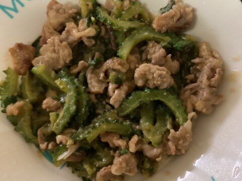 ゴーヤと豚細切れ肉の甘辛オイスターソース炒め